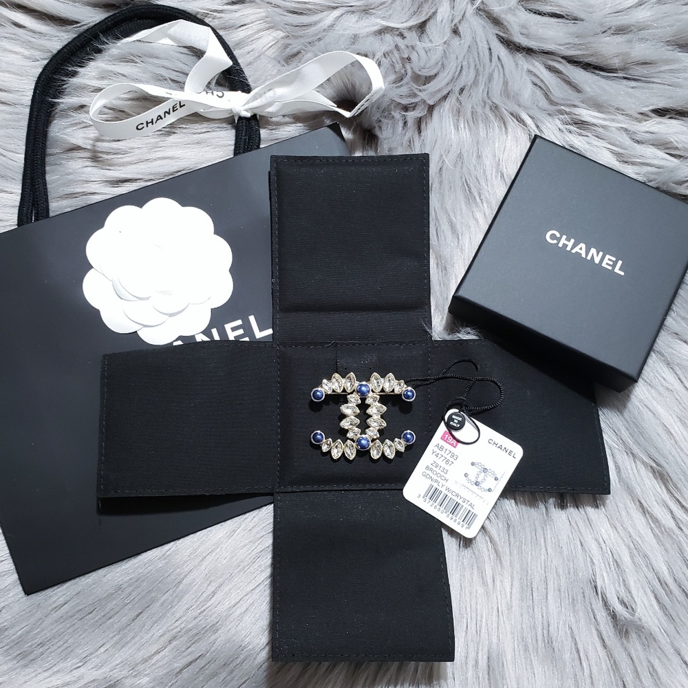 NWT Chanel Classic CC Large Crystal Brooch